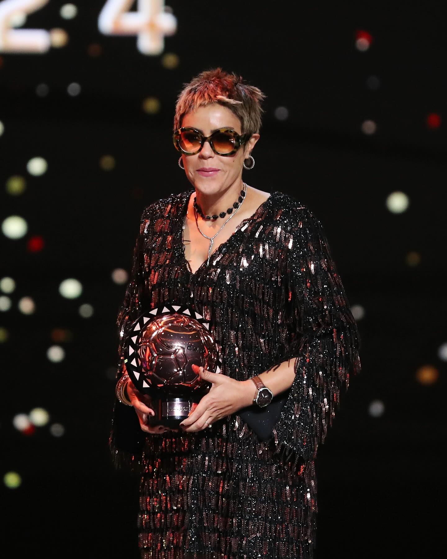 Lamia Boumehdi avec le trophée CAF Awards 2024